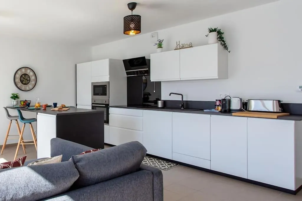 Apartment L17 Arenas Suite 3 Balconies/Parking, 5Mins To The Sea Nice