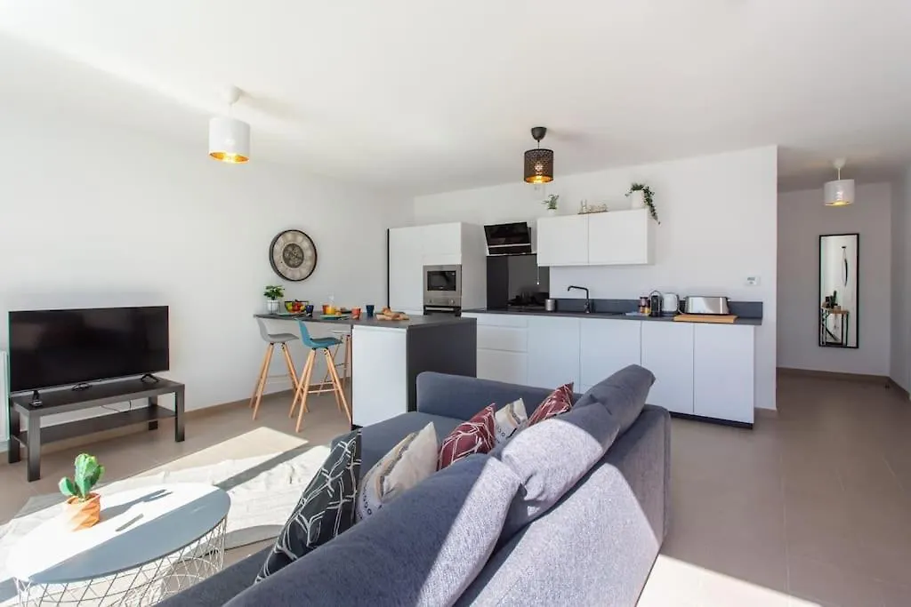 L17 Arenas Suite 3 Balconies/Parking, 5Mins To The Sea Nice 0*,  France