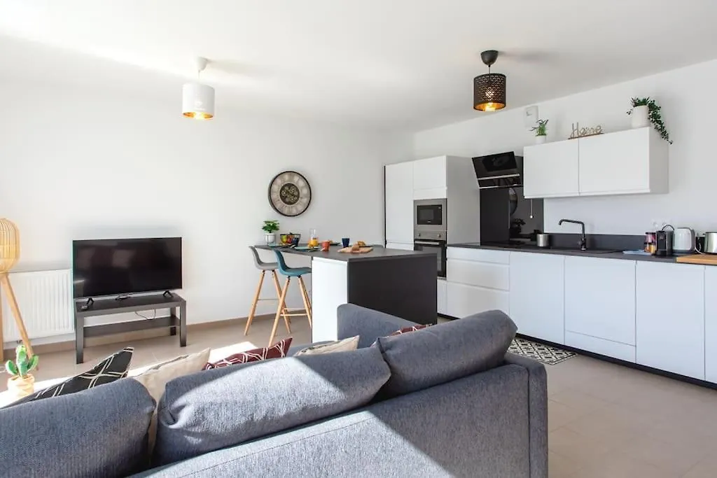 L17 Arenas Suite 3 Balconies/Parking, 5Mins To The Sea Nice Apartment
