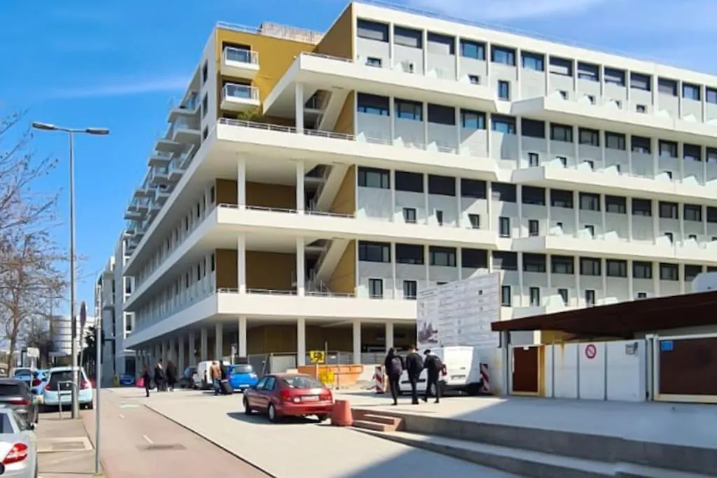 Apartment L17 Arenas Suite 3 Balconies/Parking, 5Mins To The Sea Nice France
